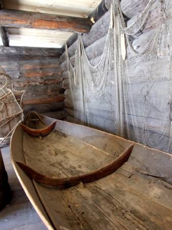 Иркутск лодка музей деревянного зодчества.jpg