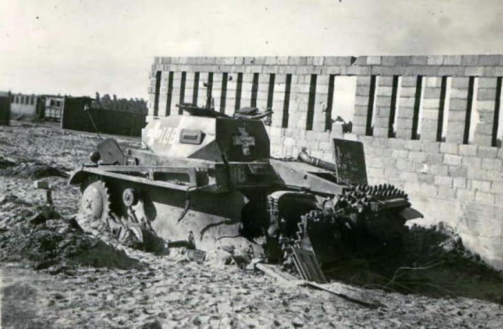 destroyed and battle damaged PzKpfw II (27).jpg