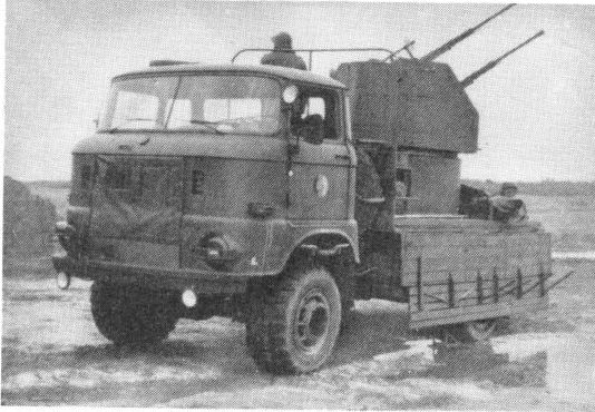 ГДР_гантрак_на шасси пятитонного грузовика IFA W50_25-мм зенитная установка 2М-3.jpg