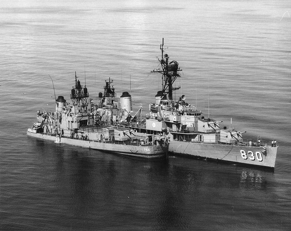 11  3 июня 1969  Последствия HMAS Melbourne-USS FRANK стевенс столкновения.jpg