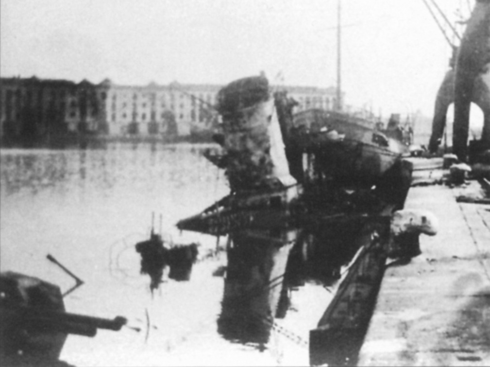 Freccia sunk at Specia in 1944.JPG
