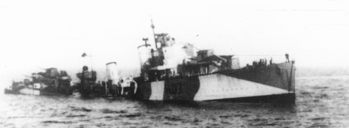 Defender sinking off Sidi Barrani 11.7.41.JPG