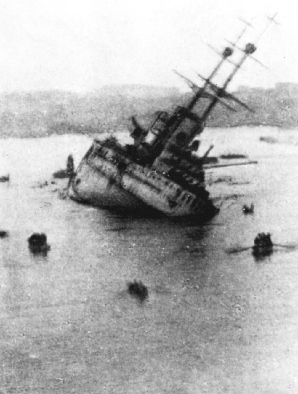 Viribus Unitis sinking at Pola 1.11.18.JPG