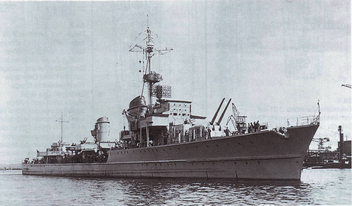 IMG_24010523 Deutsche Zerstorer Z 39 mit 15 cm Doppelturm auf dem Vorschiff (Aufnahme August 1943).JPG