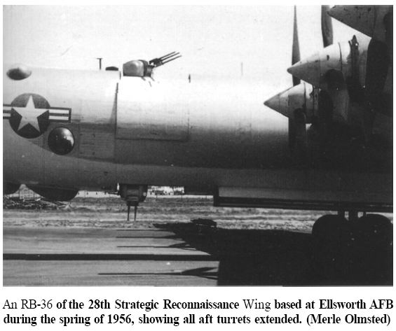 RB-36 28-го SRW на авиабазе Ellsworth, весна 1956 г. Задние башни в выдвинутом положении.jpg