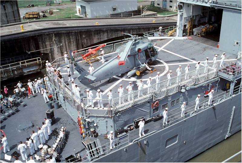 O'BANNON (DD 987) as the ship transits the Panama Canal_1.8.1991.jpg