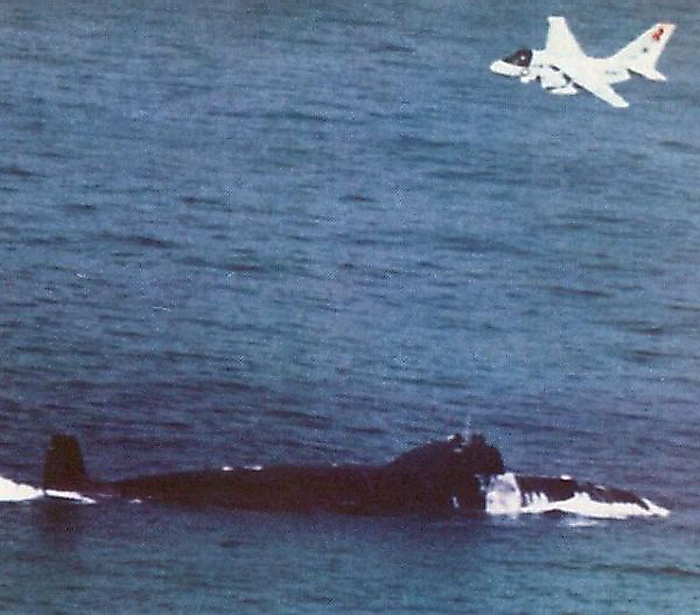 Victor class SSN in the Sea of Japan in 1984.jpg