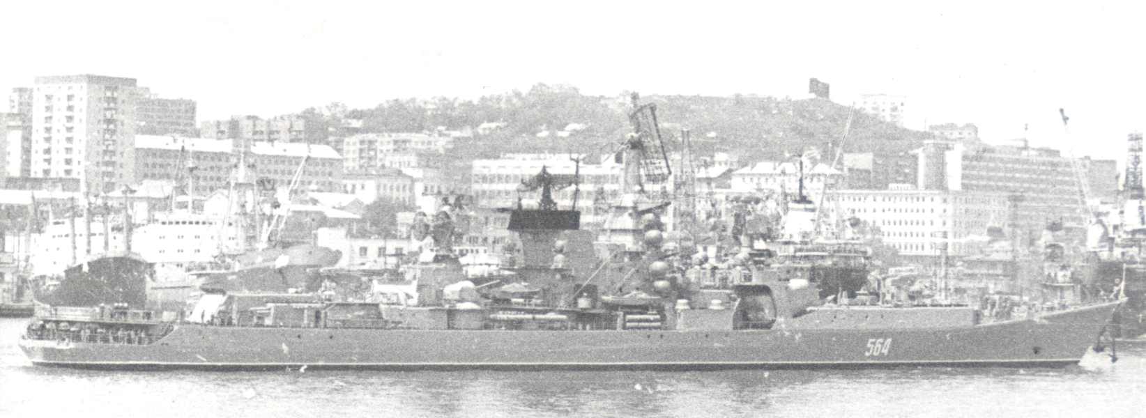 Admiral Oktiabrskyi (564) in Vladivostok 1978-79.jpg