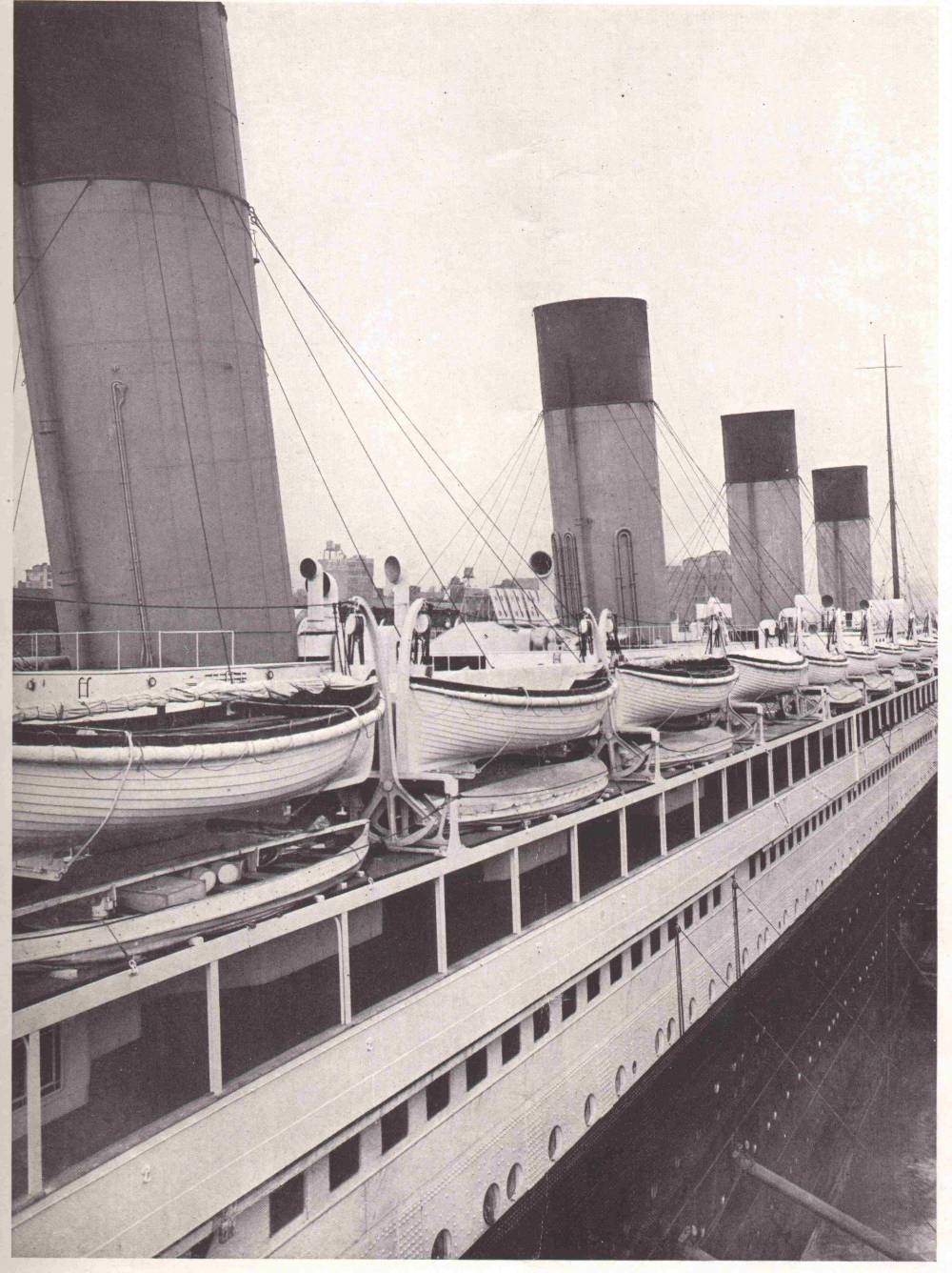 New York pier in 1913.jpg