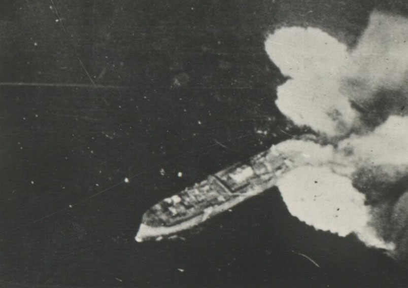 Passasjerskip truffet av tysk bombe ved Sevastopol 210-41.jpg