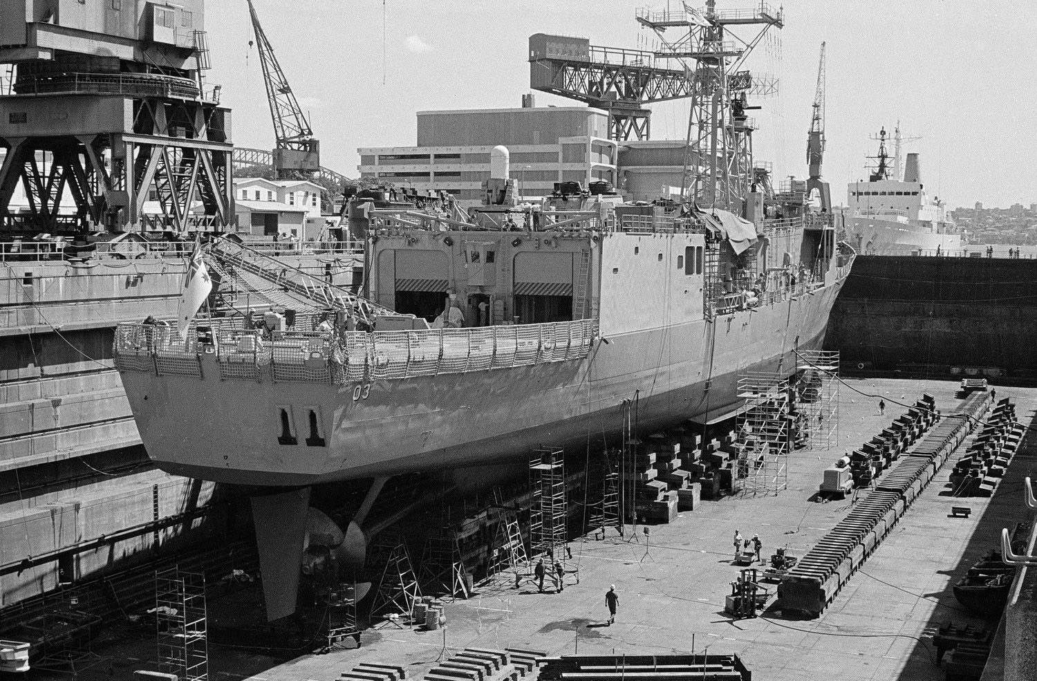 HMAS SYDNEY in the Captain Cook Dock at Garden Island_9.10.1985 г.jpg