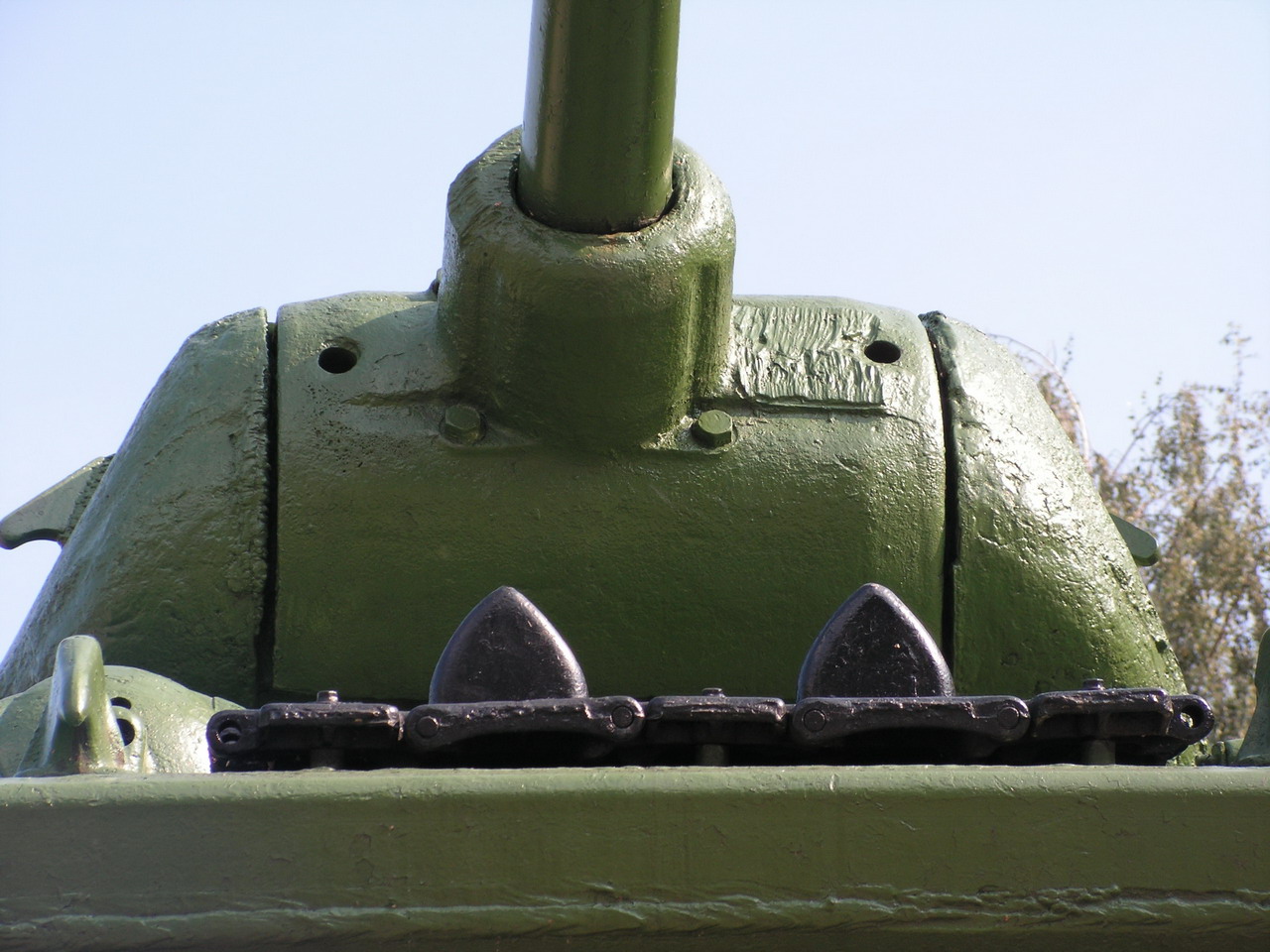 Т-34-85 (Минск, военный городок Уручье, памятник около Дома Офицеров)_04.JPG