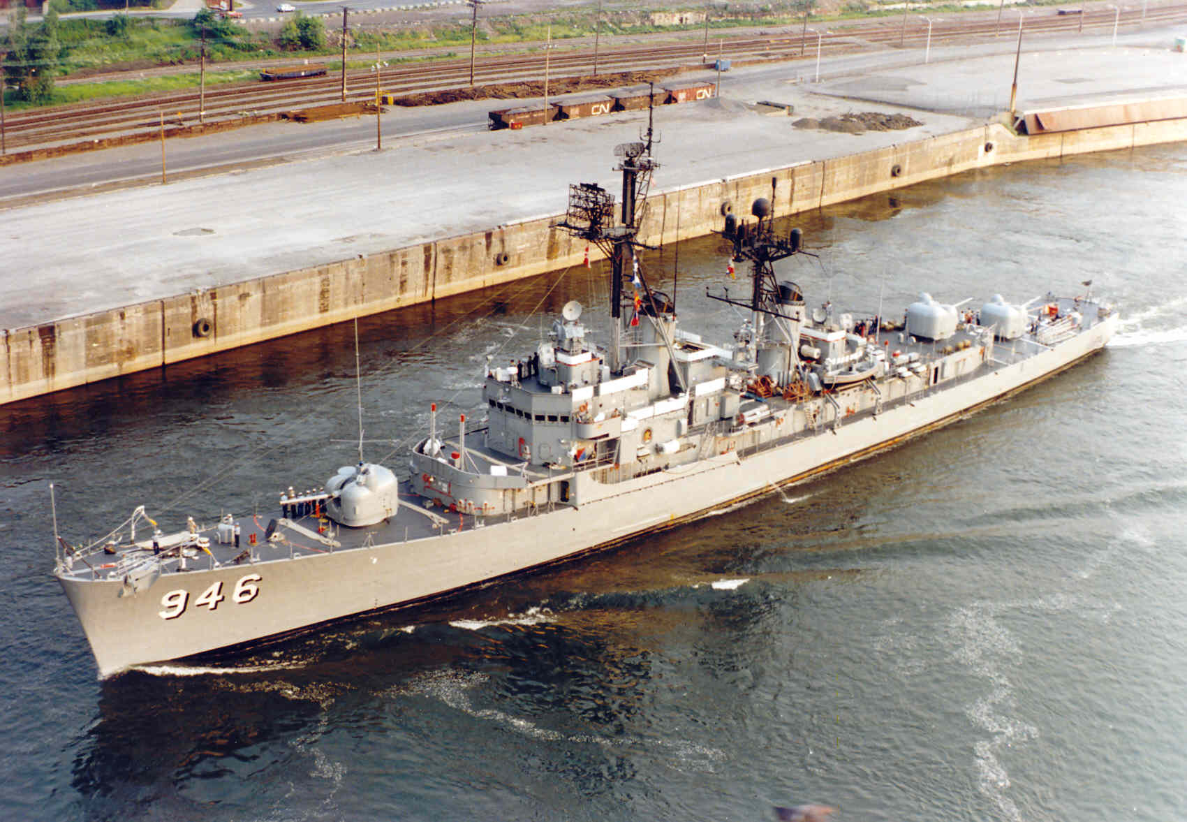 USS EDSON (DD-946) in Montréal on June 20, 1983..jpg