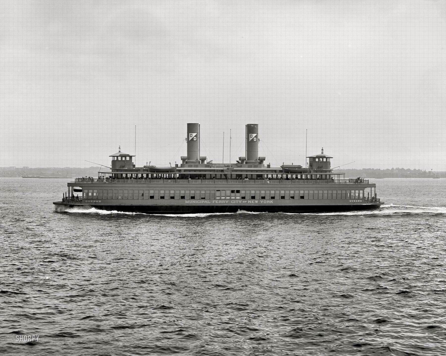 Circa 1910. City of New York municipal ferry Queens.jpg