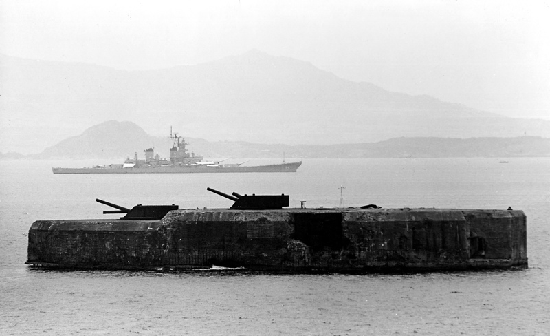 Battleship New Jersey enters Manila Bay July 1983.jpg
