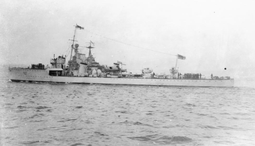 HMS Oak and HMS Renown - 1918.jpg