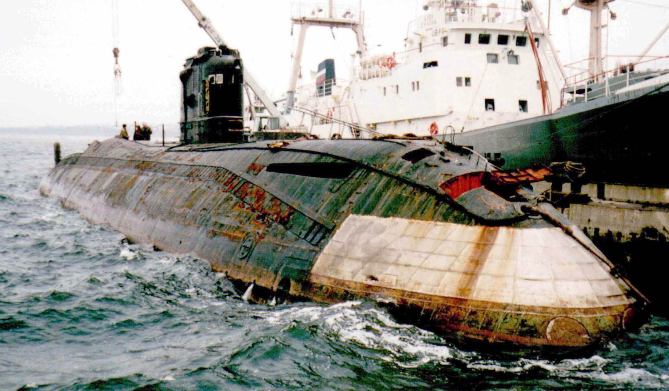 ss-225 v 1999 g.- na slom.JPG