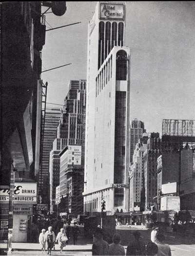The Allied Chemical Building on One Times Square inaugurated in 1965 after modernisation of the old 1904-05 Times Tower.jpg