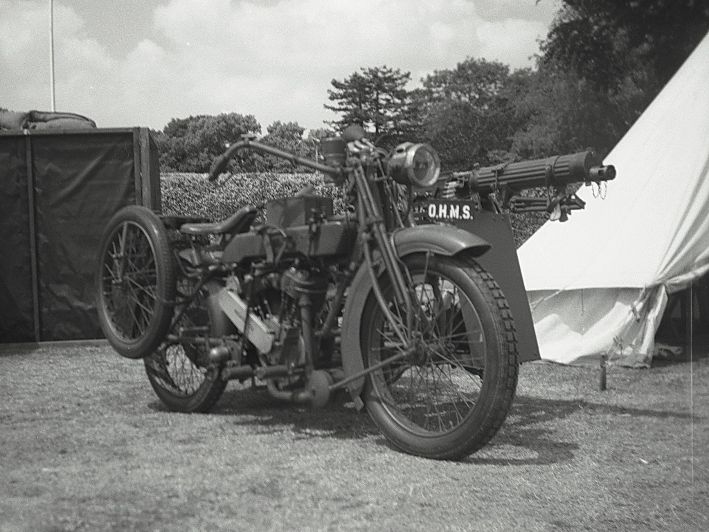 Matchless Motorcycle and Vickers Machine Gun 1916.jpg