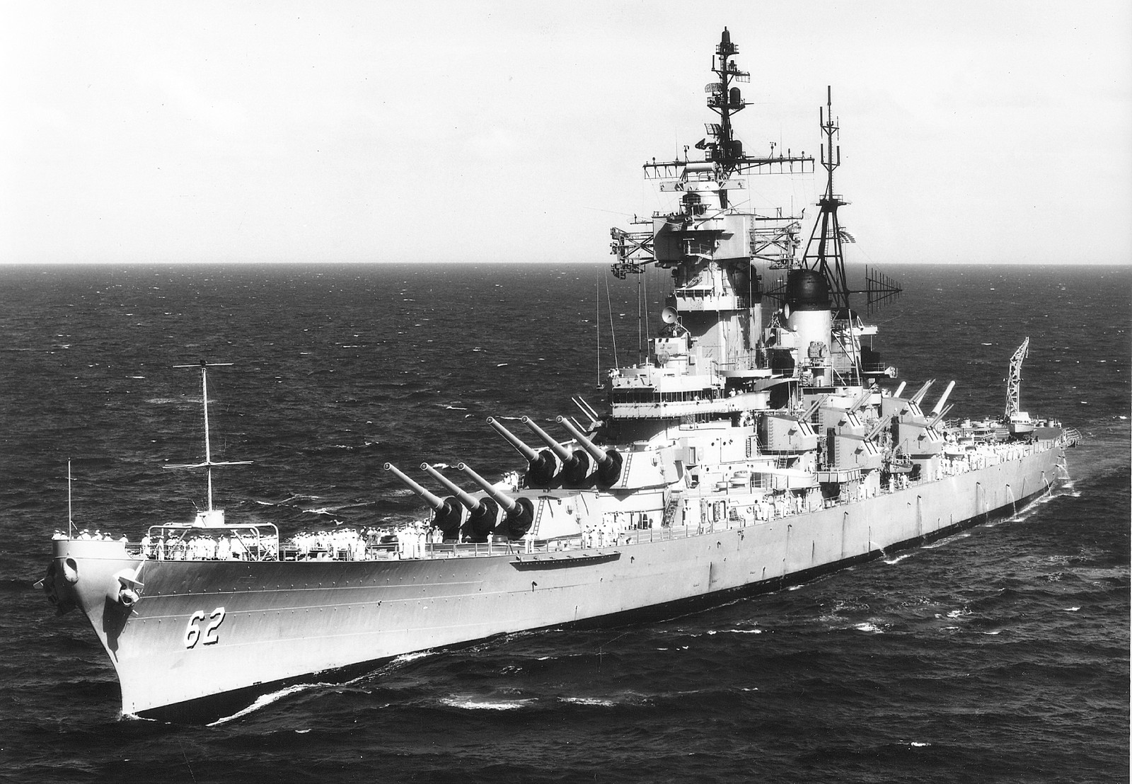 USS NEW JERSEY off Vietnam 1968.jpg