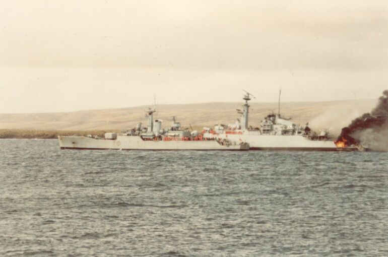 The British frigate HMS Ardent sinking after being hit by bombs from Argentine Skyhawk aircraft and the crew is being evacuated to the HMS Yarmouth (May 21, 1982).jpg