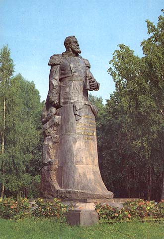 Памятник В.Ф.Рудневу_командиру Варяга.jpg