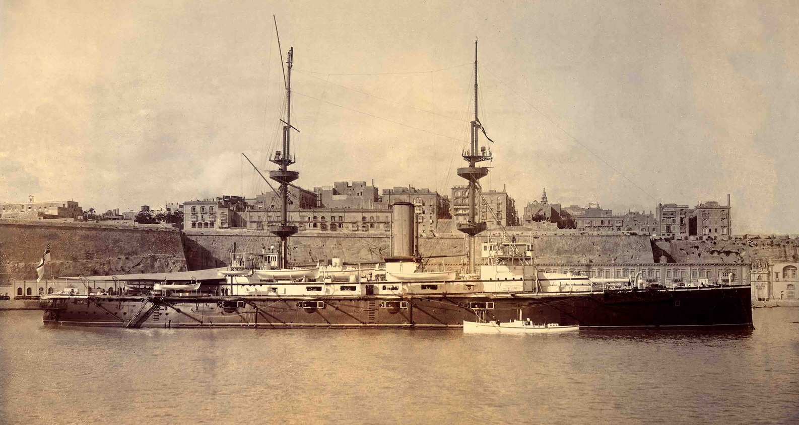 HMS Caesar.jpg