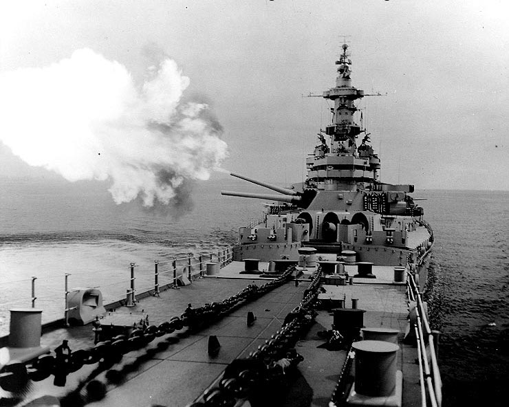 USS Iowa (BB-61) firing - Korea, 1952.jpg