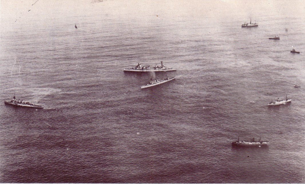 111  12 апреля 1924  прощание флот окружает HMAS Австралия [I].jpg