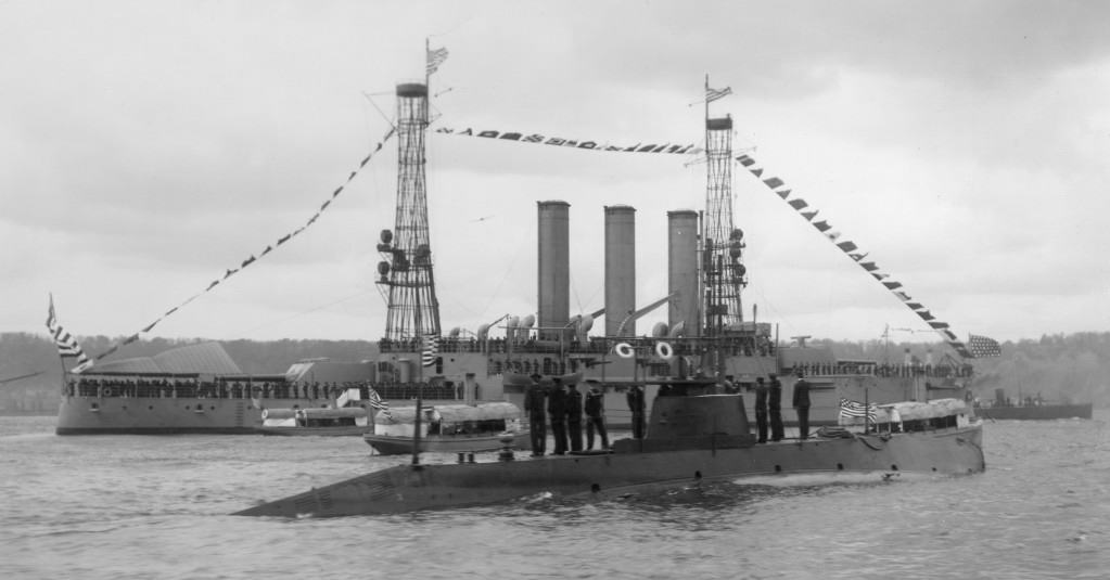 USN Fleet Review - Oct 3 1911 - Sub.jpg