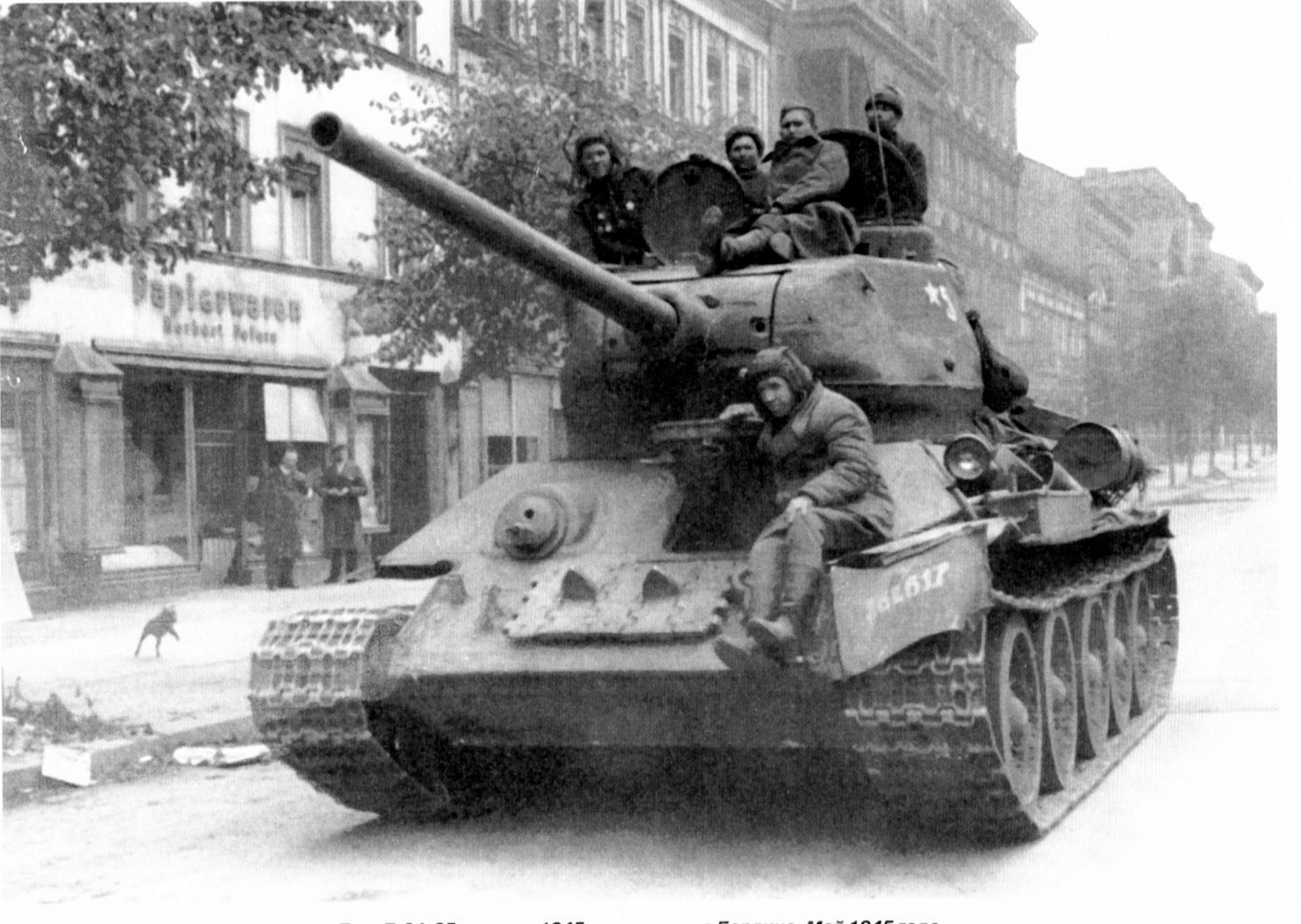 Средний танк Т-34__08.jpg