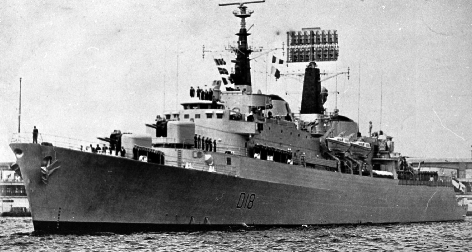 HMS Antrim D18.jpg