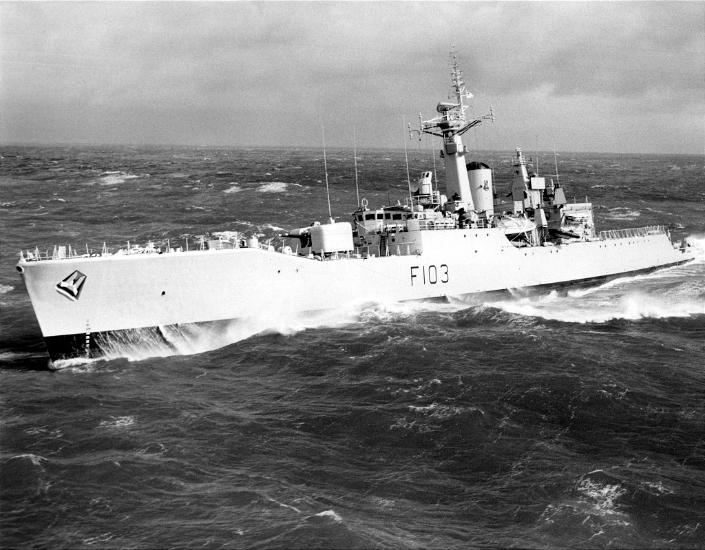 HMS LOWESTOFT 9.JPG