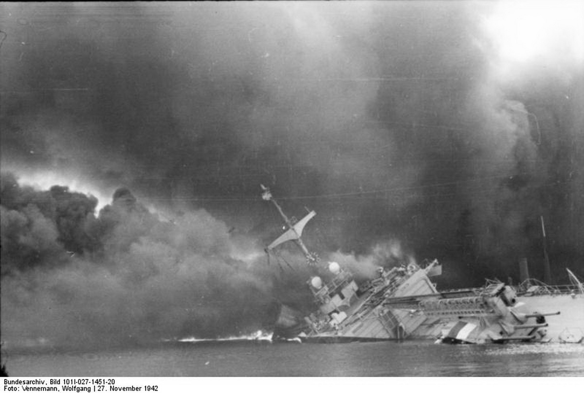 Bundesarchiv_Bild_101I-027-1451-20,_Toulon,_franzosisches_Kriegsschiff.jpg