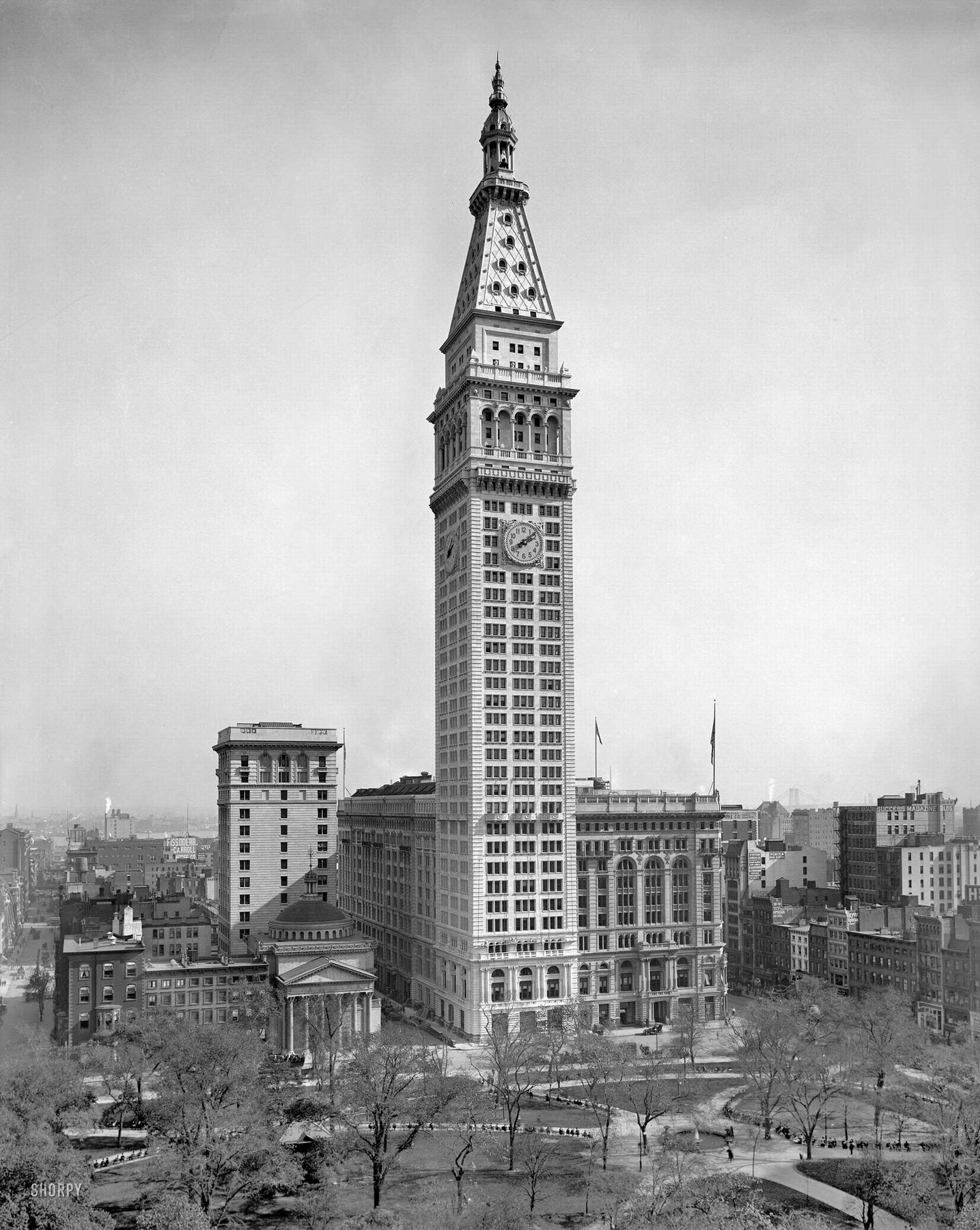 Metropolitan Life Insurance Building и Madison Square, фото 1910 г..jpg