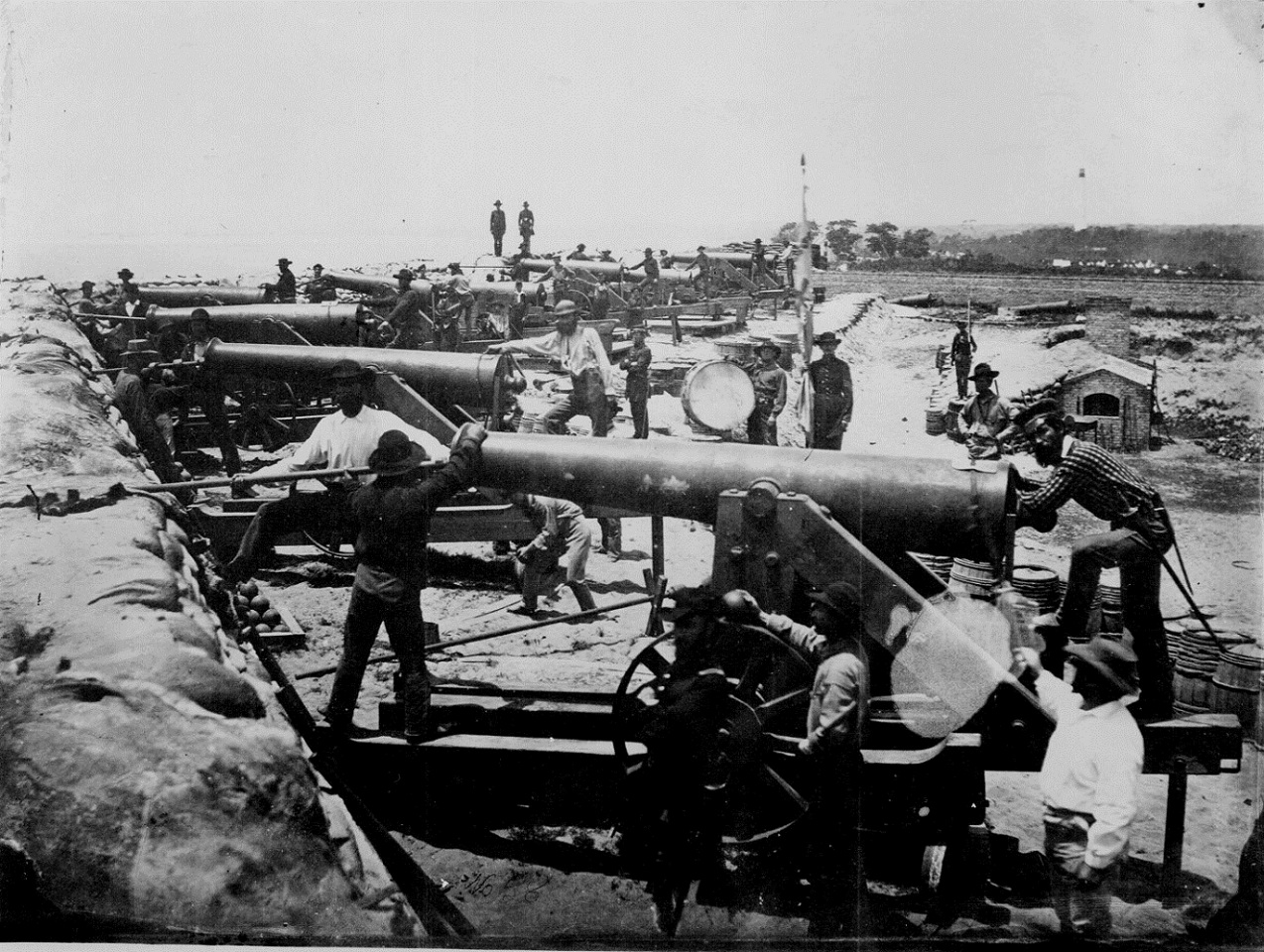 civil-war-058 Columbiad guns of the Confederate water battery at Warrington, Fla., February 1861.jpg