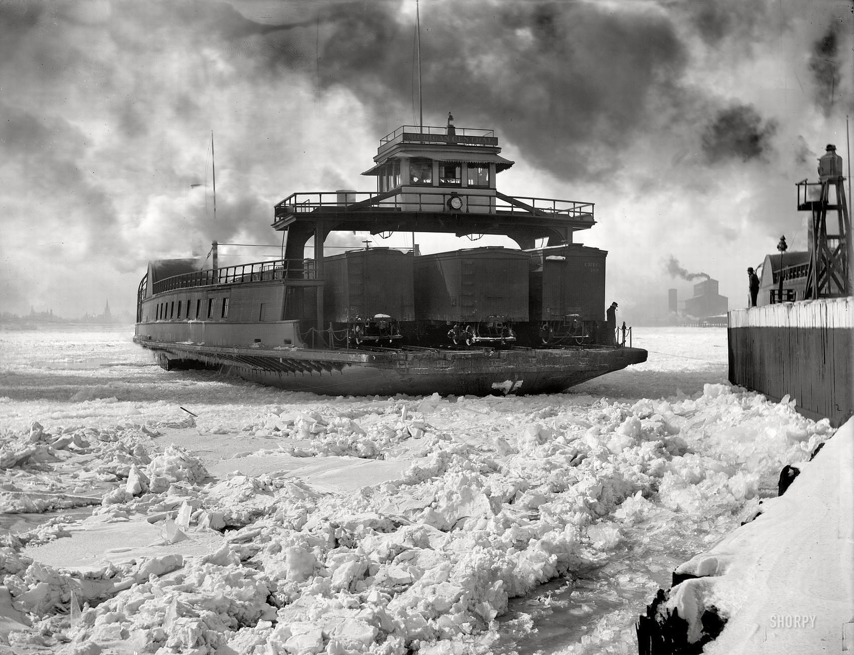 Железнодорожный ледокольный паром MICHIGAN CENTRAL. Река Детройт. 1900 г. - 2.jpg