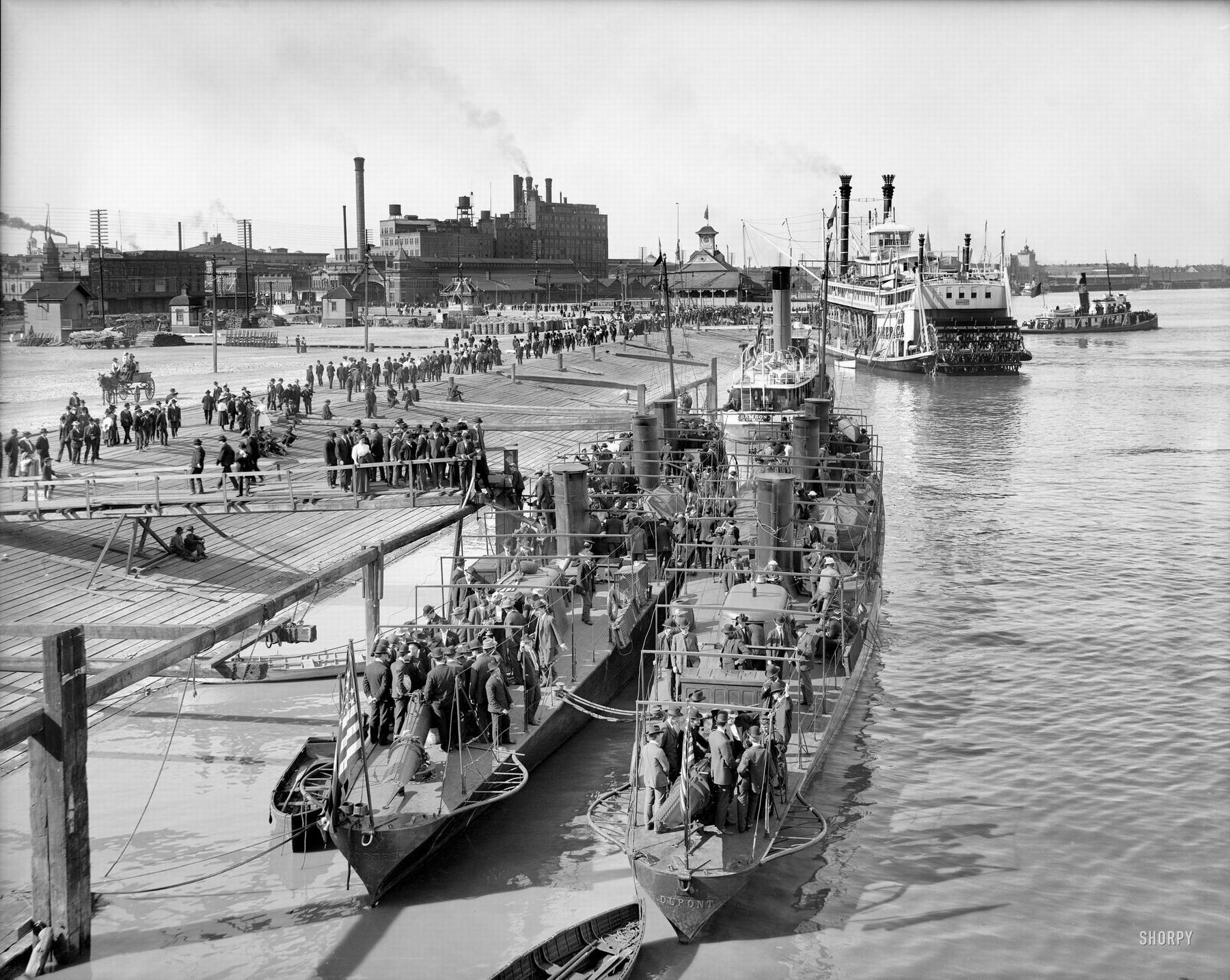 USS Porter (TB-6) and USS Du Pont (TB-7) in New Orleans - 1906.jpg
